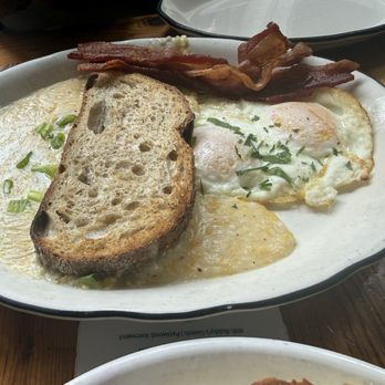 Bubby's Tribeca - Cheese Grits Breakfast - American Near Me - New York, New York Bubby's Tribeca - Cheese Grits Breakfast - American Near Me - New York, New York