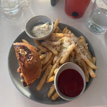 Quince Lakehouse - Split burger with fries - New American Near Me - Austin, Texas Quince Lakehouse - Split burger with fries - New American Near Me - Austin, Texas