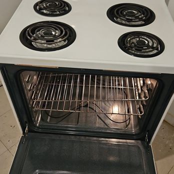 Djamoh Plus Cleaning Services - Oven AFTER cleaning - Home Cleaning Near Me - Casselman, Ontario Djamoh Plus Cleaning Services - Oven AFTER cleaning - Home Cleaning Near Me - Casselman, Ontario