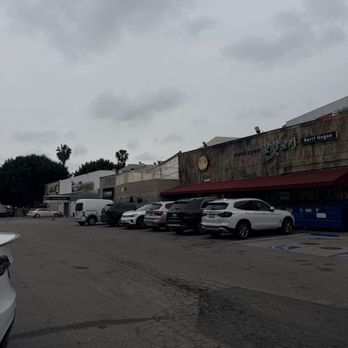 Borit Gogae - Parking lot and the entrance of the restaurant - Korean Near Me - Los Angeles, California