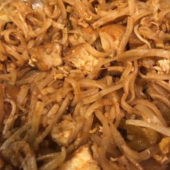 Thai Basil - Ahwatukee - Tiny pieces of tofu in bland pad Thai - Thai Near Me - Phoenix, Arizona