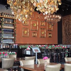 Thai District Restaurant - Dining room