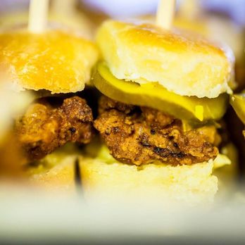En Place Catering - Fried Chicken Mini Biscuit, Aioli, Bread and Butter Zucchini Pickles - Caterers Near Me - Sioux Falls, South Dakota