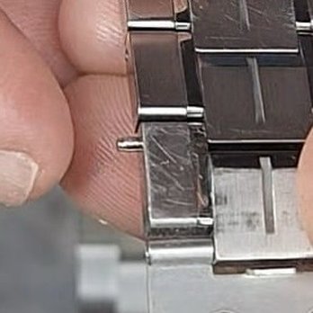 Azena's Jewelry - Take your business elsewhere beware scammers they switched my watch and scammed a 90yr old veteran deacon from St.Thomas - Jewelry Near Me - Brooklyn, New York