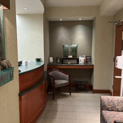 Ken Yasuhara, DDS Aesthetic and Restorative Dentistry - The front desk area