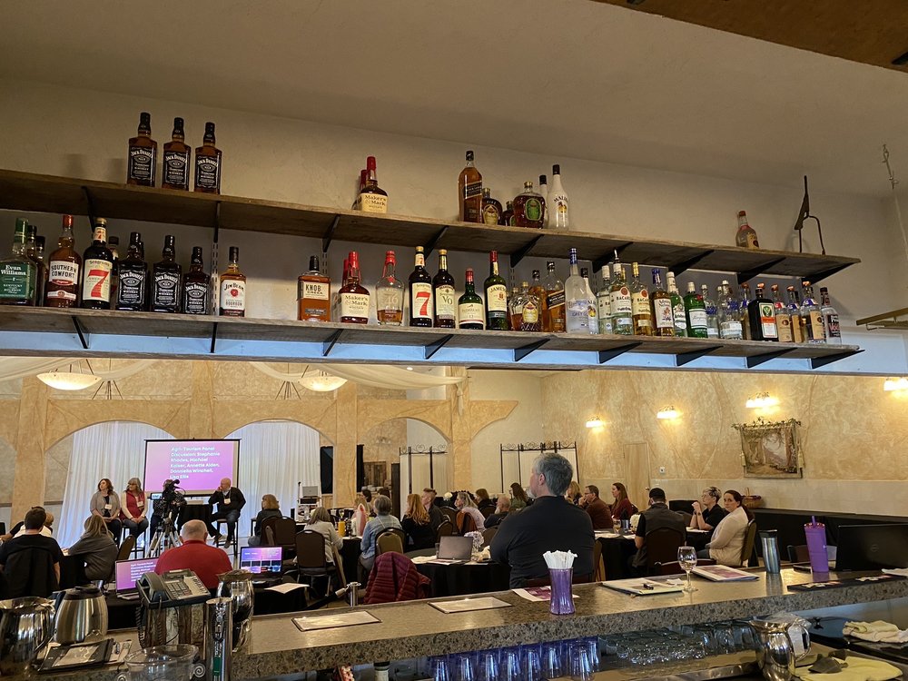 Bella Vista Winery - vineyard in Maryville, IL