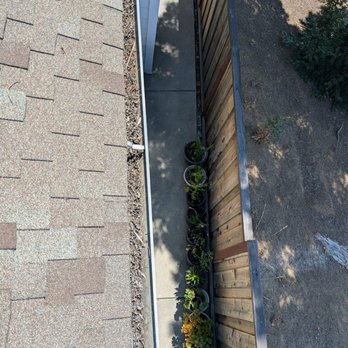 DND Solar Panel Cleaning - Gutter filled with dirt and debris - Solar Panel Cleaning Near Me - San Jose, California DND Solar Panel Cleaning - Gutter filled with dirt and debris - Solar Panel Cleaning Near Me - San Jose, California
