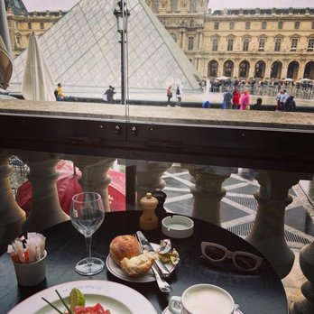 Le Café Marly - Tartare de thon, avocat - French Near Me - Paris, 75 Le Café Marly - Tartare de thon, avocat - French Near Me - Paris, 75