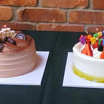 Paris Baguette - Chocoholic Chiffon Cake and Green Tea Strawberry Cake - Bakeries Near Me - Cambridge, Massachusetts Paris Baguette - Chocoholic Chiffon Cake and Green Tea Strawberry Cake - Bakeries Near Me - Cambridge, Massachusetts