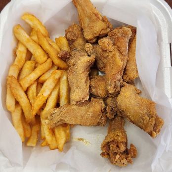 SM Steak & Lemonade - plain party wings with fries - Burgers Near Me - Cincinnati, Ohio