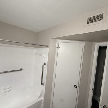 Villas at St Johns - Guest bathroom - Apartments Near Me - Jacksonville, Florida