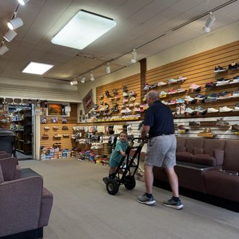 Gibling's Footwear - Kid friendly, shoe store, attentive service - Sporting Goods Near Me - Oakland, New Jersey Gibling's Footwear - Kid friendly, shoe store, attentive service - Sporting Goods Near Me - Oakland, New Jersey