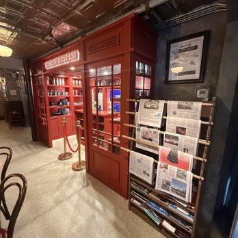 News Cafe - Inside gift shop - Breakfast & Brunch Near Me - Miami Beach, Florida