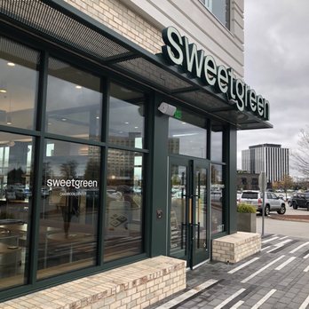 sweetgreen - Healthy Salads, Wraps, and Bowls - Nice Location - Salad Near Me - Oak Brook, Illinois