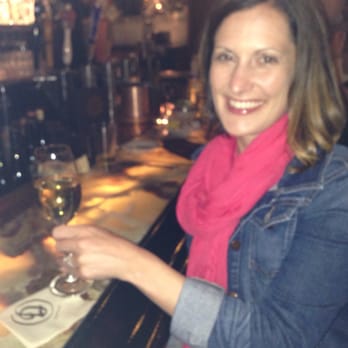 Daniel's Broiler - Bellevue - Girlfriend time with Veuve! - Steakhouses Near Me - Bellevue, Washington