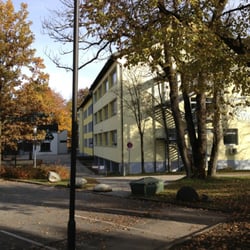 Hauptschule Wolfratshausen - Ansicht von der Sauerlacher Strasse