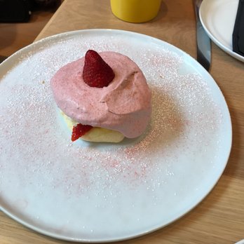 Flipper’s - Strawberry flippper - Pancakes Near Me - New York, New York