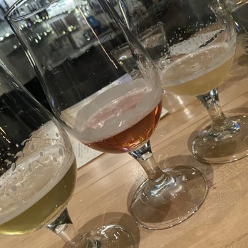 Briar Common Brewery + Eatery - Beer flight - light, fruity, airy - New American Near Me - Denver, Colorado