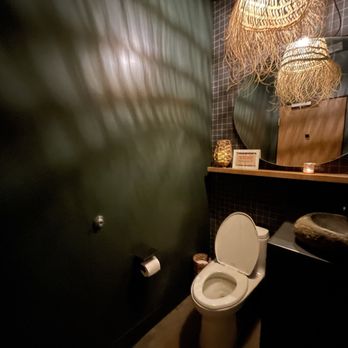 Canje - Super clean bathrooms! - Caribbean Near Me - Austin, Texas