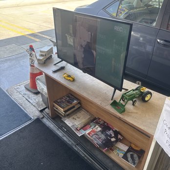 EZ Smog - Waiting area. - Smog Check Stations Near Me - Torrance, California EZ Smog - Waiting area. - Smog Check Stations Near Me - Torrance, California