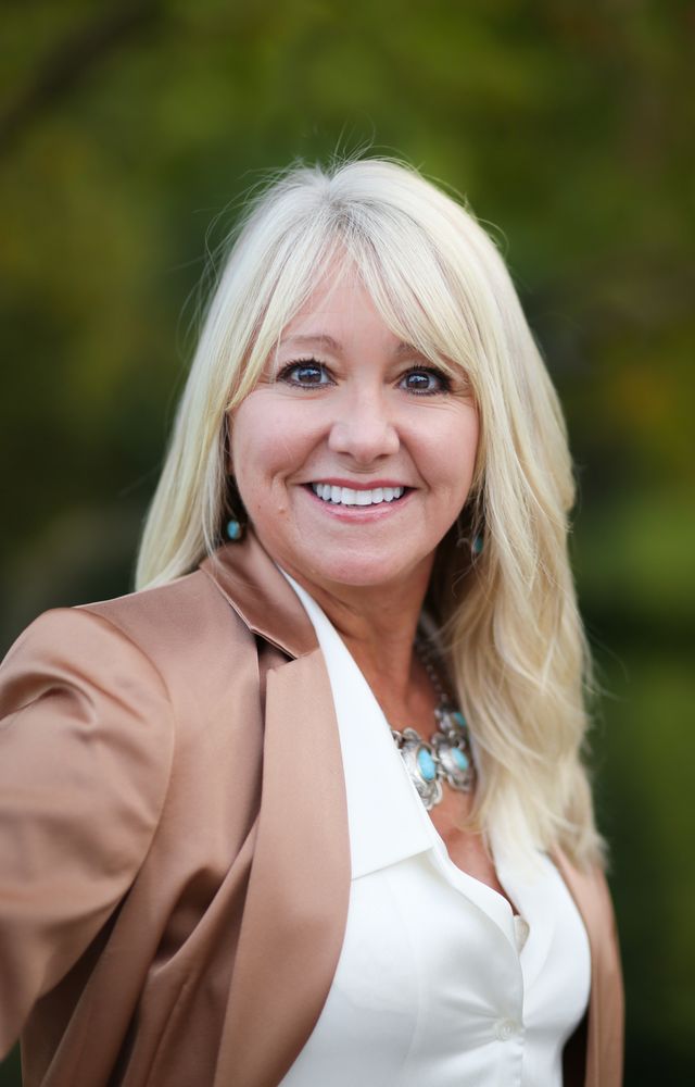 THE LAUREN MINGAY TEAM RE/MAX SHOWCASE Contact Agent Real Estate