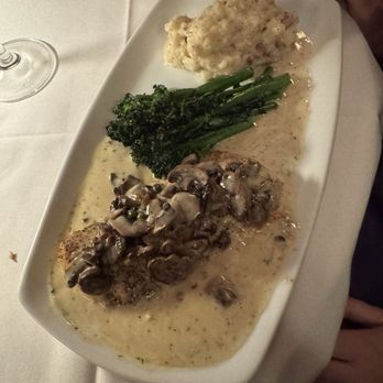 Foxy’s Kitchen + Bar - Bars Near Me - Rancho Mirage, California