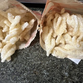 Taco Bell - Cinnamon twist have a sprinkle of the cinnamon & sugar mix on them. - Tacos Near Me - American Canyon, California Taco Bell - Cinnamon twist have a sprinkle of the cinnamon & sugar mix on them. - Tacos Near Me - American Canyon, California