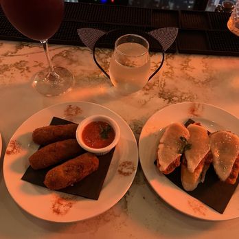 Importante Bodega Bar - Wine Bars Near Me - Richmond, Virginia