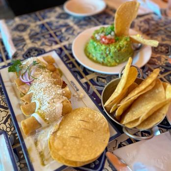 La Casita Mexicana - Guacamole Tradicional and Taquitos De Pollo El Mercado - Mexican Near Me - Bell, California
