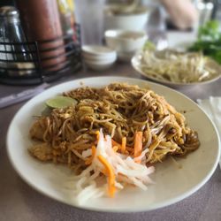 Kim Phuong - Mmmm chicken pad thai so good here