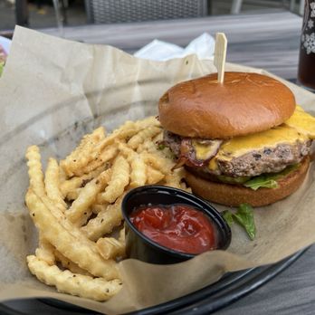 The Brass Tap - Hot, Fresh Burger - Chicken Wings Near Me - Baltimore, Maryland