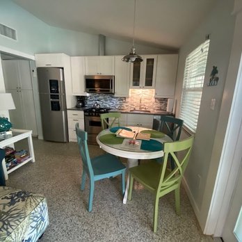 Harbor Lane Court - kitchen - Vacation Rentals Near Me - Holmes Beach, Florida Harbor Lane Court - kitchen - Vacation Rentals Near Me - Holmes Beach, Florida