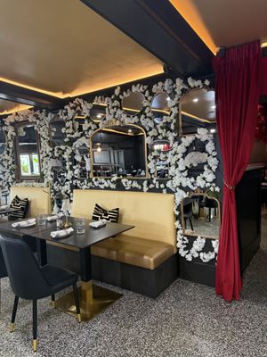 CH Steakhouse & Bar by null