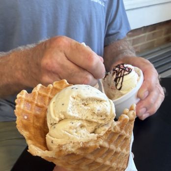 Sling N' Scoops - Coffee Bean (SO good!) - Ice Cream & Frozen Yogurt Near Me - Red Bud, Illinois Sling N' Scoops - Coffee Bean (SO good!) - Ice Cream & Frozen Yogurt Near Me - Red Bud, Illinois