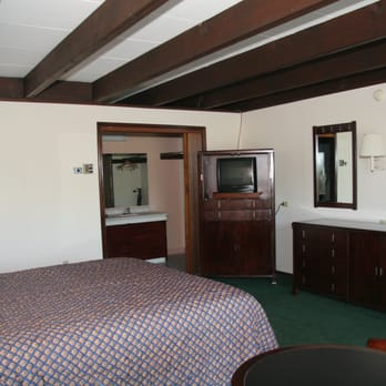 Tollway Inn - One King Bedroom - Hotels Near Me - South Beloit, Illinois Tollway Inn - One King Bedroom - Hotels Near Me - South Beloit, Illinois