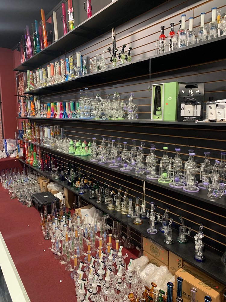 MODERN AGE TOBACCO & GIFT SHOP Updated August 2024 19 Reviews 1122 W University Ave