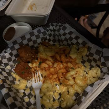 Trails End Pub & Grill - Mac and cheese and salty buffalo chicken - American Near Me - Tannersville, Pennsylvania Trails End Pub & Grill - Mac and cheese and salty buffalo chicken - American Near Me - Tannersville, Pennsylvania