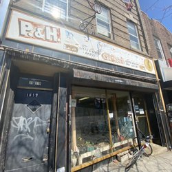 P & H Bicycle Store