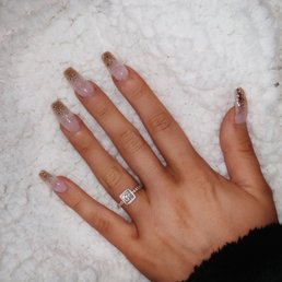 Tips with dip powder/design by Louis.