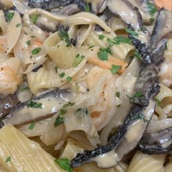 Gregorio's Pizzeria & Trattoria - Rigatoni Terra mare. Shrimps portobello mushrooms & onions in a sherry wine cream sauce.