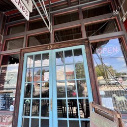 Maggie B's Wine & Specialty Store - Storefront
