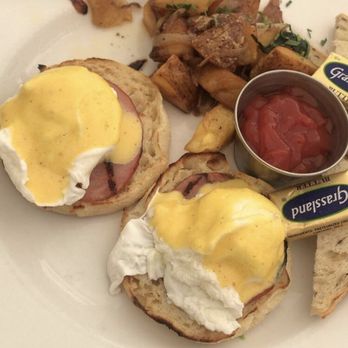 Limonada Bar + Brunch - Traditional Benedict - Breakfast & Brunch Near Me - Miami Beach, Florida Limonada Bar + Brunch - Traditional Benedict - Breakfast & Brunch Near Me - Miami Beach, Florida