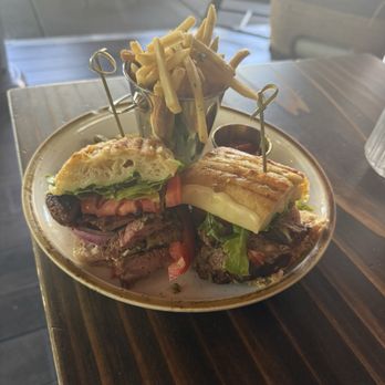 The Hideout Kitchen - Steak sandwich with fries - New American Near Me - Lafayette, California The Hideout Kitchen - Steak sandwich with fries - New American Near Me - Lafayette, California