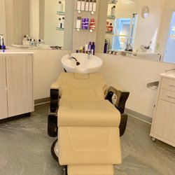Shampoo chair