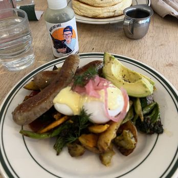 Hunnybee - Hash Benedict - Breakfast & Brunch Near Me - Vancouver, British Columbia