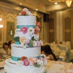 R & J Bakery - Wedding cake made by R&J