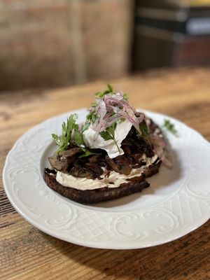 Longman & Eagle by null