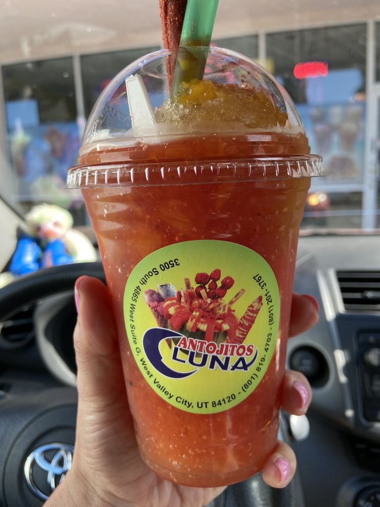 Antojitos Luna Logo