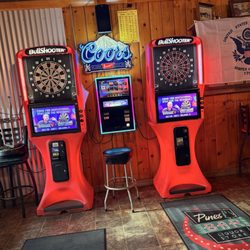 Pines Bar - Ami jukebox, electric darts