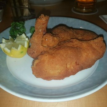 Mariandl's Einkehr - Halbes Backhendl mit Zitrone - Pubs Near Me - Thalgau, 5